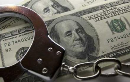 Прокуроры и полицейские изловили чиновника, укравшего у страны почти 40 млн грн. ВИДЕО